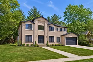 97 Parkway Dr, Roslyn Heights, NY 11577 - Photo 2