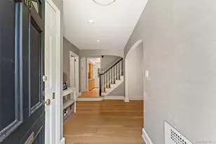 202 Rock Creek Ln, Scarsdale, NY 10583 - Photo 2