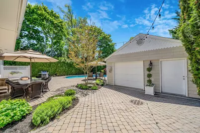 36 Manitton Court, Islip, NY 11751 - Photo 34