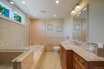 36 Manitton Court, Islip, NY 11751 - Photo 22