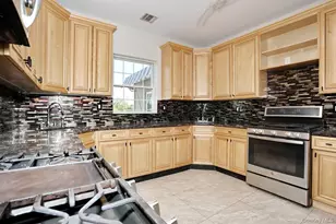 1302 Parkview Dr, Spring Valley, NY 10977 - Photo 6