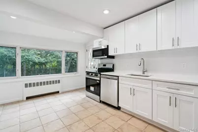 72 Winthrop Road, Plainview, NY 11803 - Photo 16