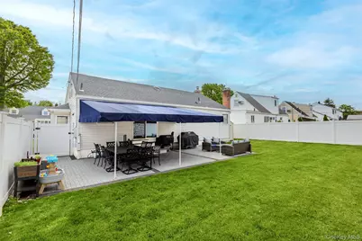 17 Shelly Court, Plainview, NY 11803 - Photo 12