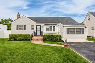 17 Shelly Ct, Plainview, NY 11803 - Photo 10