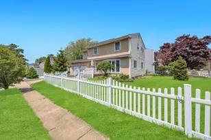48 E Grove St, Massapequa, NY 11758 - Photo 4