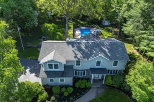 4 Crabapple Ct, Mount Sinai, NY 11766 - Photo 4