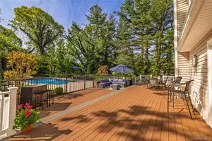 4 Crabapple Ct, Mount Sinai, NY 11766 - Photo 10