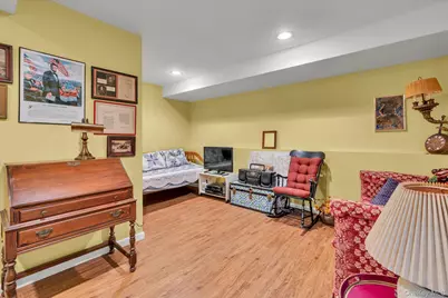 261 W Pulaski Road, Huntington Station, NY 11746 - Photo 18