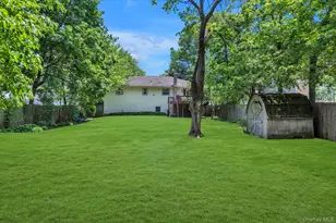 261 W Pulaski Rd, Huntington Station, NY 11746 - Photo 22
