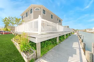 2683 Peconic Ave, Seaford, NY 11783 - Photo 38