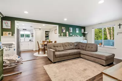 128 Birchwood Road, Medford, NY 11763 - Photo 8
