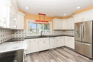 83 Brittle Ln, Hicksville, NY 11801 - Photo 6