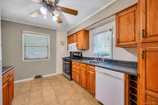 19 Oakland Ave, Miller Place, NY 11764 - Photo 10