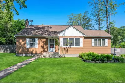 19 Oakland Avenue, Miller Place, NY 11764 - Photo 2