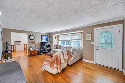 19 Oakland Avenue, Miller Place, NY 11764 - Photo 6