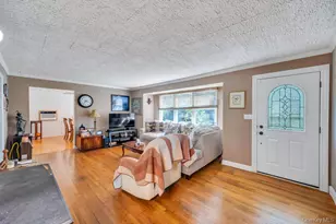 19 Oakland Ave, Miller Place, NY 11764 - Photo 6