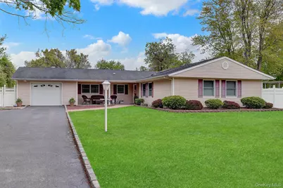 32 Strathmore Village Drive, South Setauket, NY 11720 - Photo 2