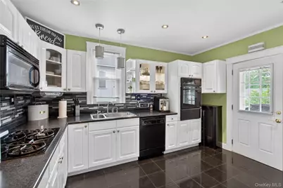 117 Greenvale Avenue, Yonkers, NY 10703 - Photo 18