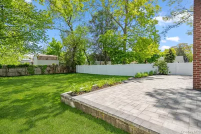 165 Livingston Avenue, Babylon, NY 11702 - Photo 36