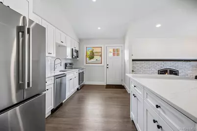 165 Livingston Avenue, Babylon, NY 11702 - Photo 14