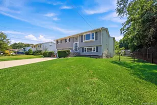 58 Oakridge Dr, Bay Shore, NY 11706 - Photo 2