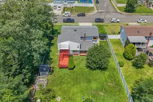 58 Oakridge Dr, Bay Shore, NY 11706 - Photo 12