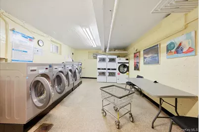 2080 Barnes Avenue Barnes Avenue #3B, Bronx, NY 10462 - Photo 16