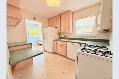 8 E Gate, Plainview, NY 11803 - Photo 6
