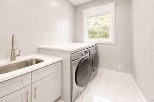 26 Kingston Ave, Hicksville, NY 11801 - Photo 24