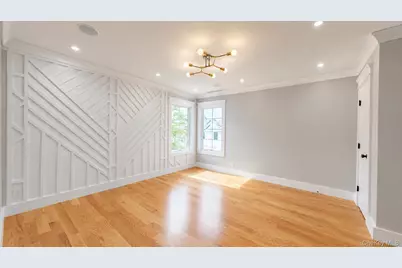 26 Kingston Avenue, Hicksville, NY 11801 - Photo 16