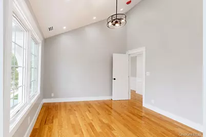 26 Kingston Avenue, Hicksville, NY 11801 - Photo 18