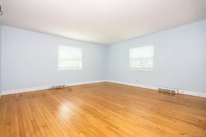 33 Port Washington Road, Sound Beach, NY 11789 - Photo 6