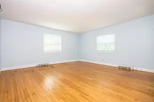 33 Port Washington Rd, Sound Beach, NY 11789 - Photo 6