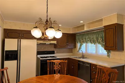 1108 McDonald Avenue, Wantagh, NY 11793 - Photo 12