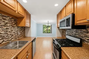 140 Golf Ln, Medford, NY 11763 - Photo 10
