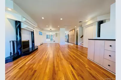5 Eaton Road, Syosset, NY 11791 - Photo 2