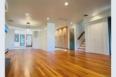 5 Eaton Road, Syosset, NY 11791 - Photo 4