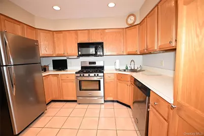 347 Oakwood Avenue, Bayport, NY 11705 - Photo 4