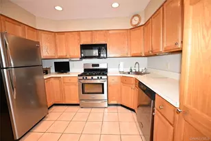 347 Oakwood Ave, Bayport, NY 11705 - Photo 4