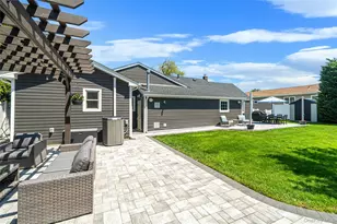 418 Bay 6th St, West Islip, NY 11795 - Photo 32