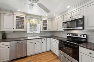 1661 Old Country Rd, Riverhead, NY 11901 - Photo 4
