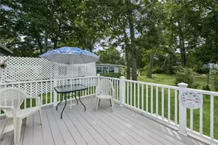 1661 Old Country Rd, Riverhead, NY 11901 - Photo 12