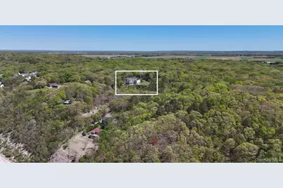 3172 Sound Avenue, Calverton, NY 11933 - Photo 10
