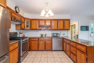 40 Hanson Ln, New Rochelle, NY 10804 - Photo 8