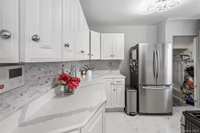 8 Cedarlawn Boulevard, Valley Stream, NY 11580 - Photo 10