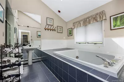 164 Pace Drive S, West Islip, NY 11795 - Photo 30