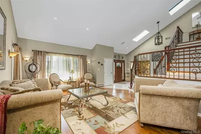 164 Pace Drive S, West Islip, NY 11795 - Photo 12