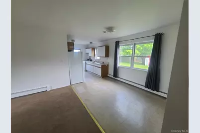 4 E Walnut Street #Floor 1, Central Islip, NY 11722 - Photo 4