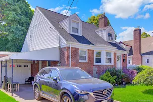 12 Dale Ave, Hempstead, NY 11550 - Photo 2