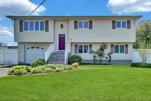 86 Paris Ct, West Islip, NY 11795 - Photo 2